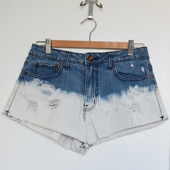 Dollhouse Ombre‎ Denim Shorts - Picture 3 of 9